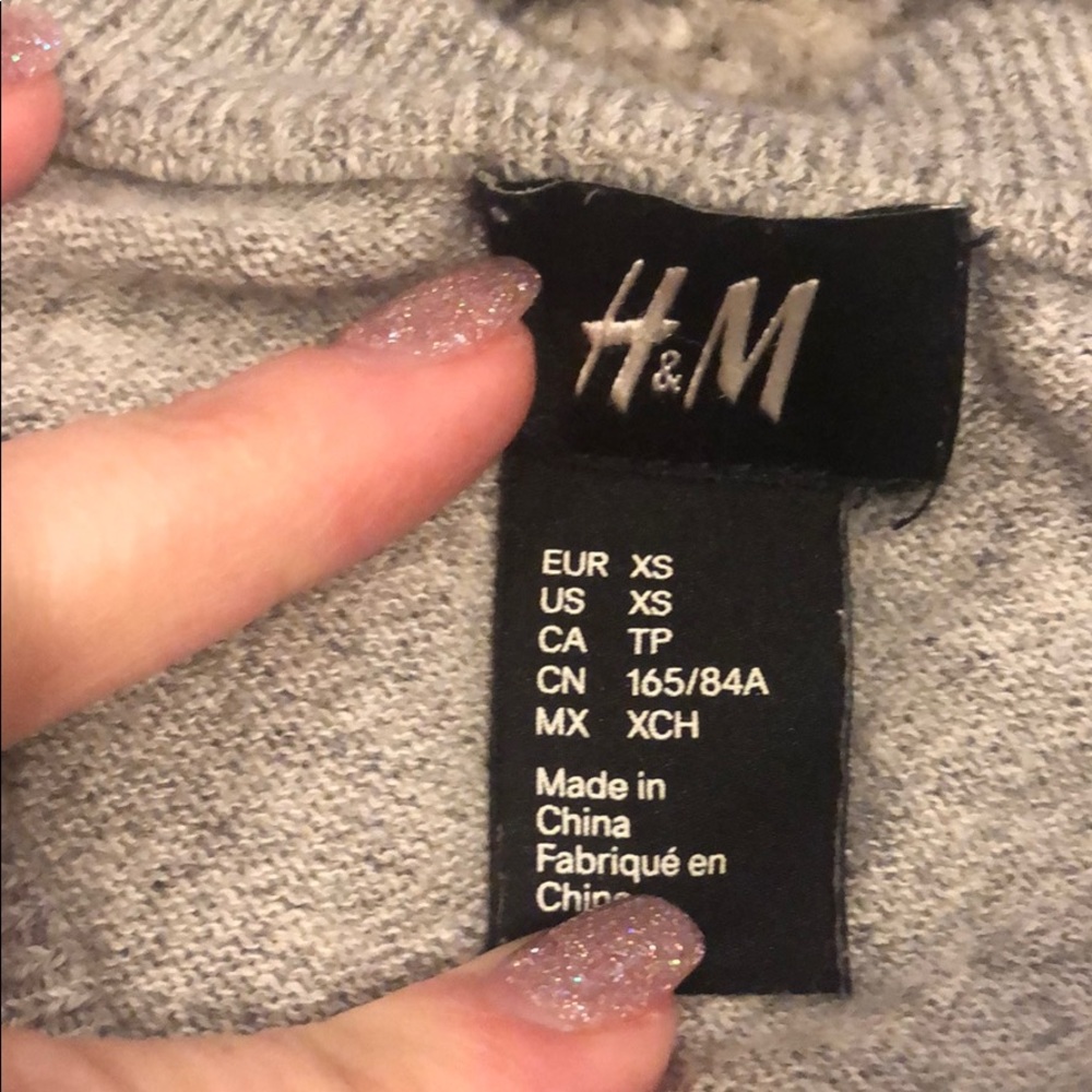 H&M sweater - Picture 2 of 2